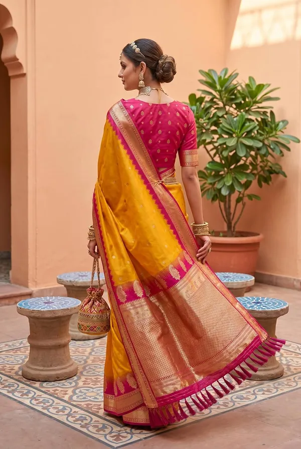 Silk_Saree_With_Zari_Weaving_And_Blouse_Piece