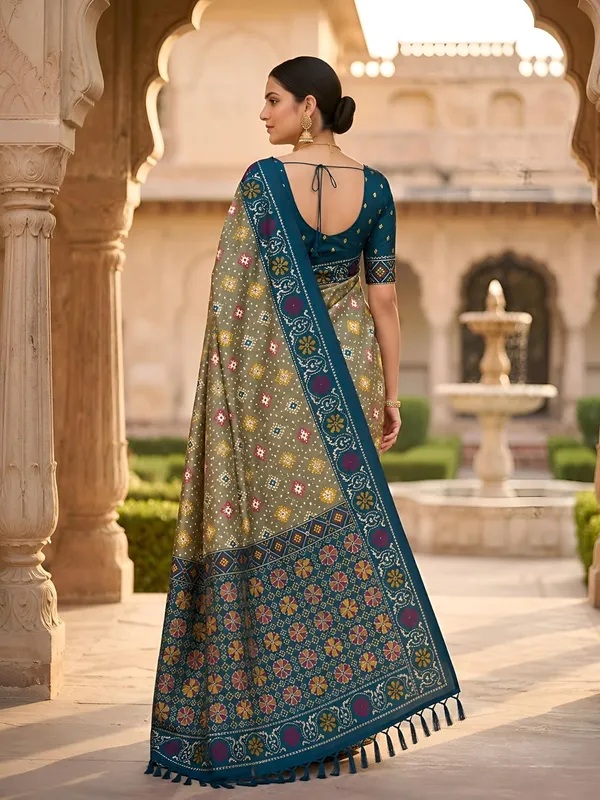 Patola_Silk_Saree_With_Blouse_Piece