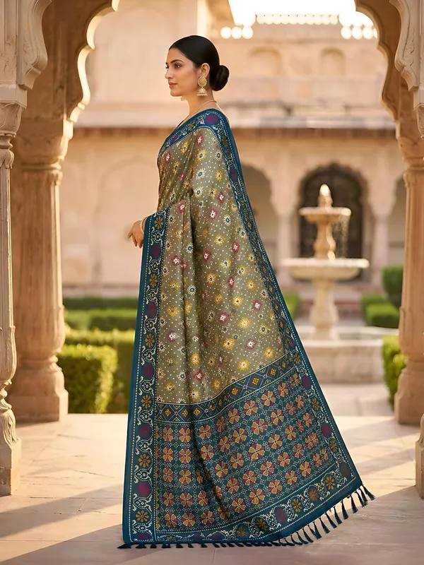 Patola_Silk_Saree_With_Blouse_Piece