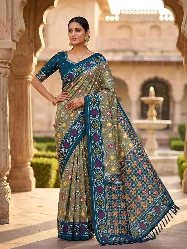 Patola_Silk_Saree_With_Blouse_Piece