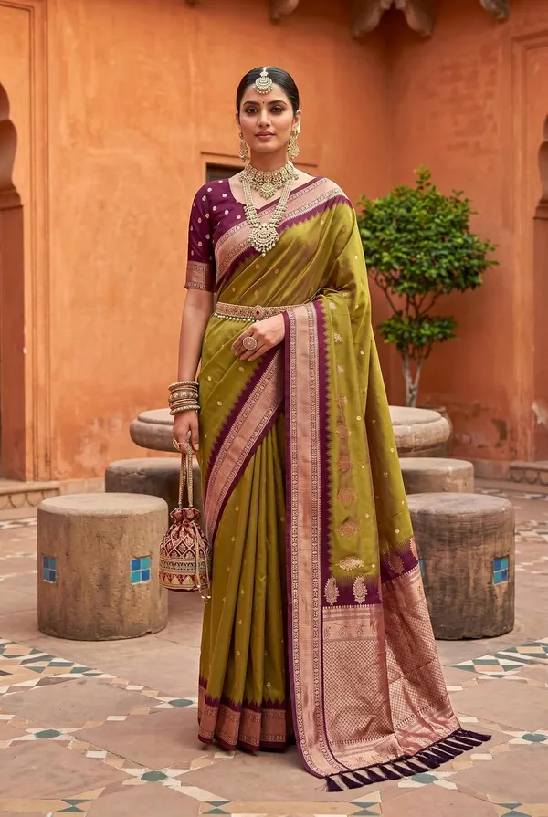 Silk_Saree_With_Zari_Weaving_And_Blouse_Piece