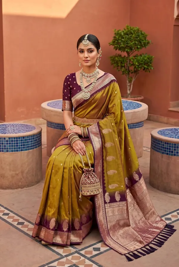 Silk_Saree_With_Zari_Weaving_And_Blouse_Piece