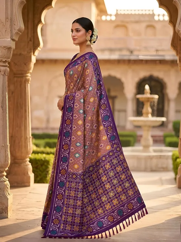 Patola_Silk_Saree_With_Blouse_Piece