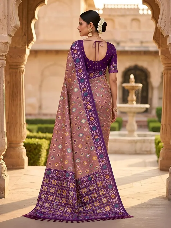 Patola_Silk_Saree_With_Blouse_Piece