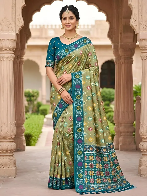 Patola_Silk_Saree_With_Blouse_Piece