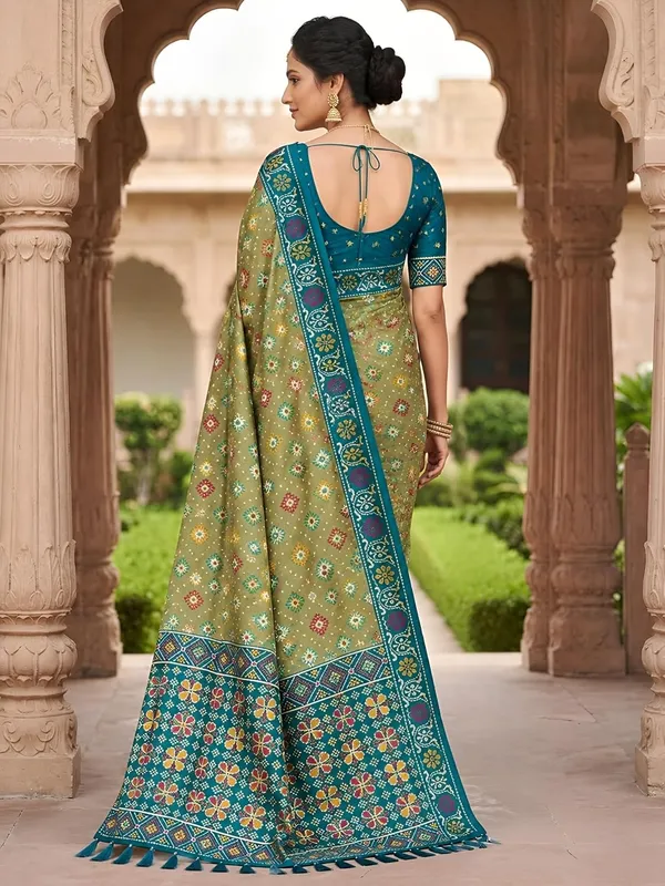Patola_Silk_Saree_With_Blouse_Piece
