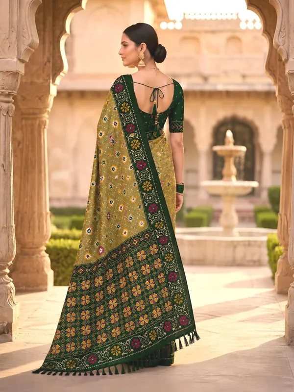 Patola_Silk_Saree_With_Blouse_Piece
