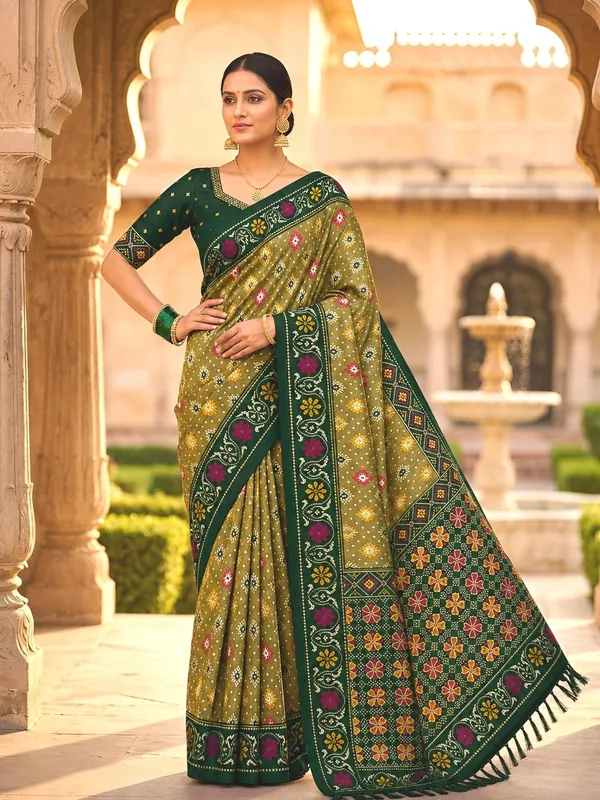 Patola_Silk_Saree_With_Blouse_Piece