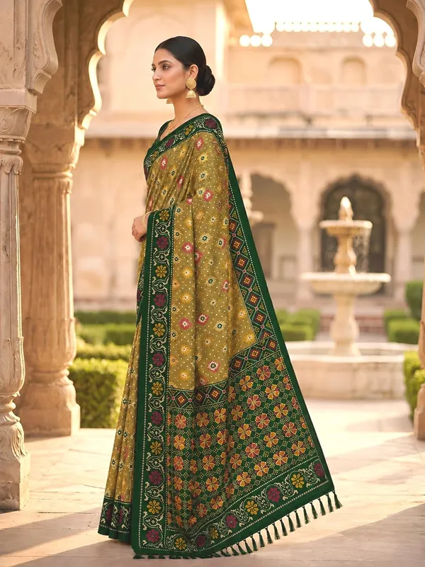 Patola_Silk_Saree_With_Blouse_Piece
