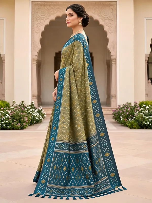 Patola_Silk_Saree_With_Blouse_Piece
