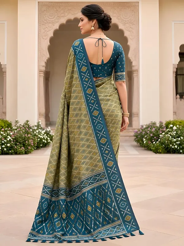 Patola_Silk_Saree_With_Blouse_Piece