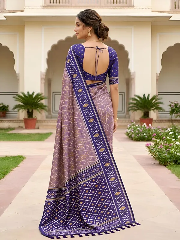 Patola_Silk_Saree_With_Blouse_Piece
