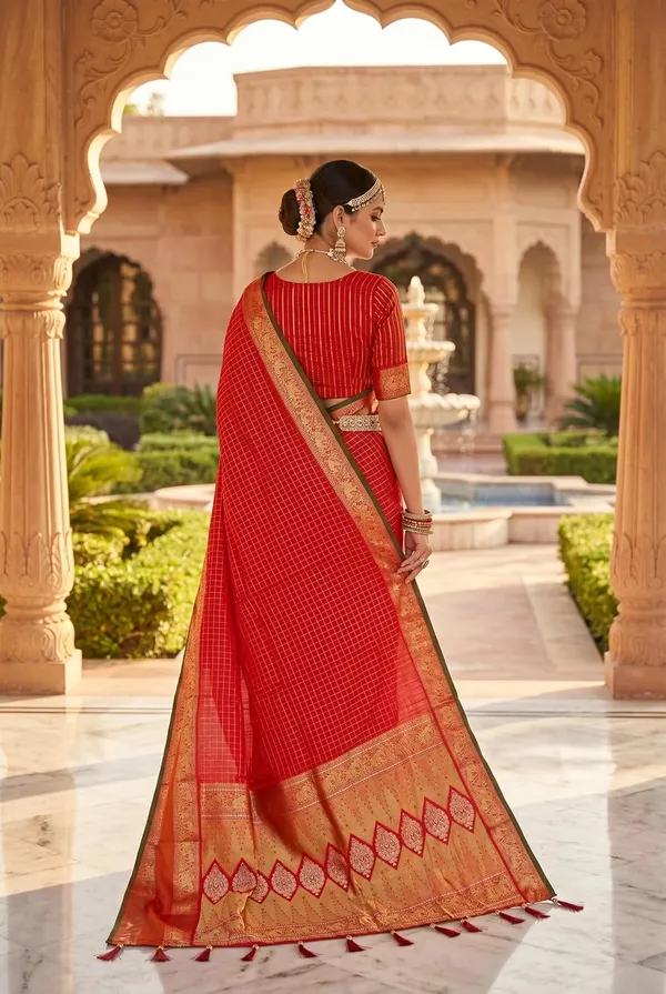 Silk_Saree_With_Zari_Weaving_And_Blouse_Piece