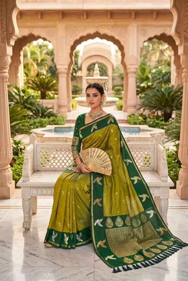 Silk_Saree_With_Zari_Weaving_And_Blouse_Piece