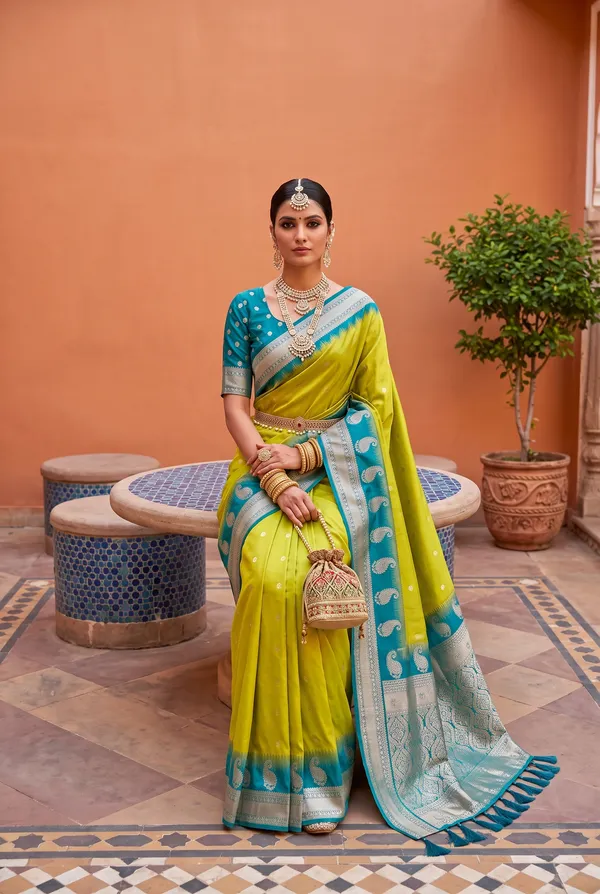 Banarasi_Silk_Saree_with_Silver_Zari_Paisley_Weaving