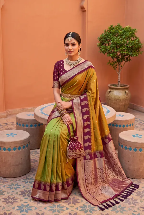 Banarasi_Silk_Saree_with_Silver_Zari_Paisley_Weaving