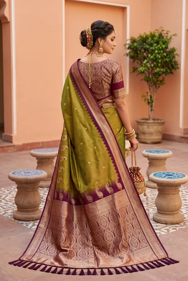 Banarasi_Silk_Saree_with_Silver_Zari_Paisley_Weaving