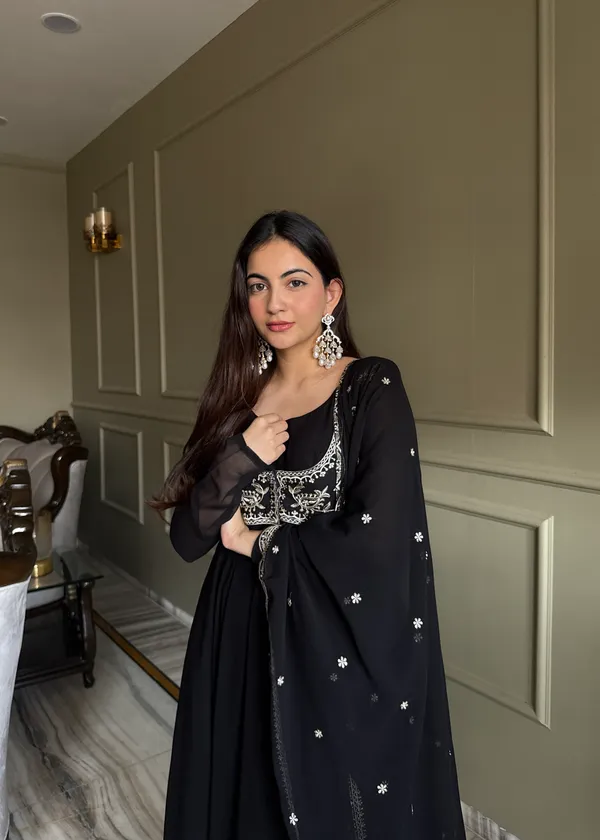 Elegant_Black_Embroidered_Anarkali_Suit_Set_with_Net_Dupatta