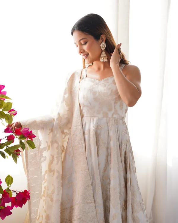 Elegant_Champagne_Gold_Floral_Banarasi_Organza_Dress