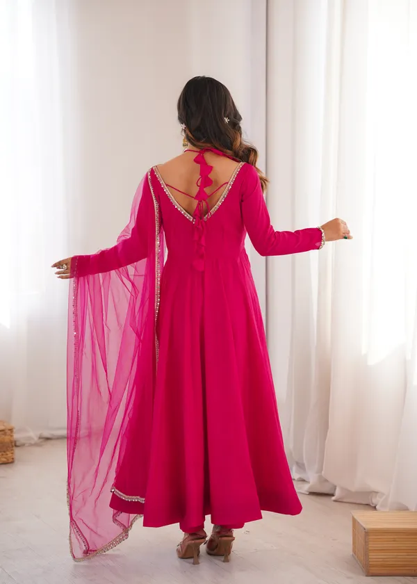 Elegant_Dark_Pink_Anarkali_Suit_Set_with_V-Neckline