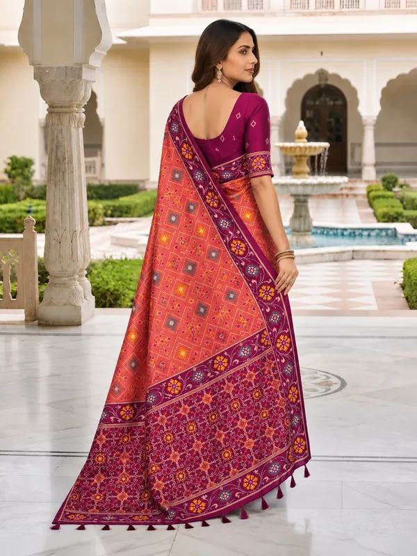 Elegant_Gajri_Pink_Patola-Inspired_Printed_Saree_with_Contrast_Border