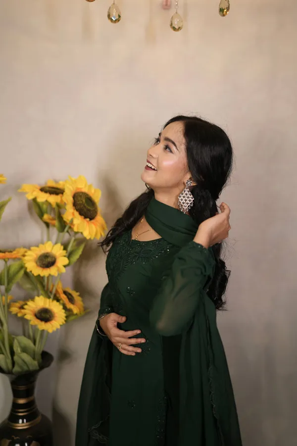 Elegant_Green_Embroidered_Georgette_Chikankari_Kurta_Set_with_Dupatta