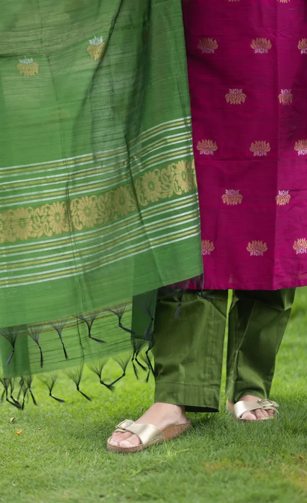 Elegant_Magenta_&_Green_Handloom_Cotton_Kurta_Set_with_Printed_Dupatta