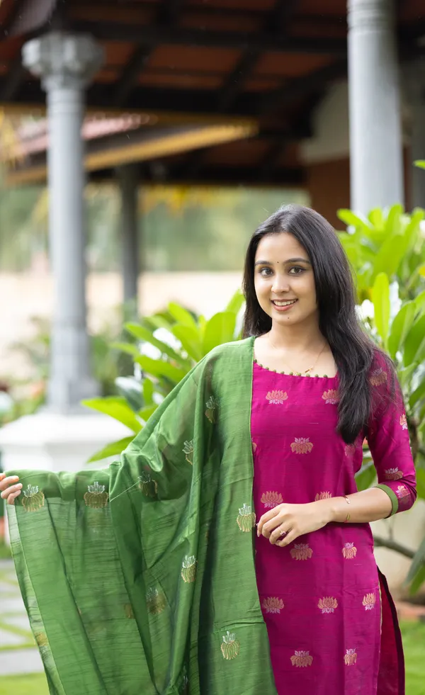 Elegant_Magenta_&_Green_Handloom_Cotton_Kurta_Set_with_Printed_Dupatta