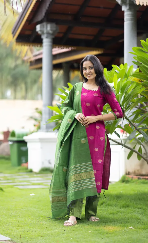 Elegant_Magenta_&_Green_Handloom_Cotton_Kurta_Set_with_Printed_Dupatta