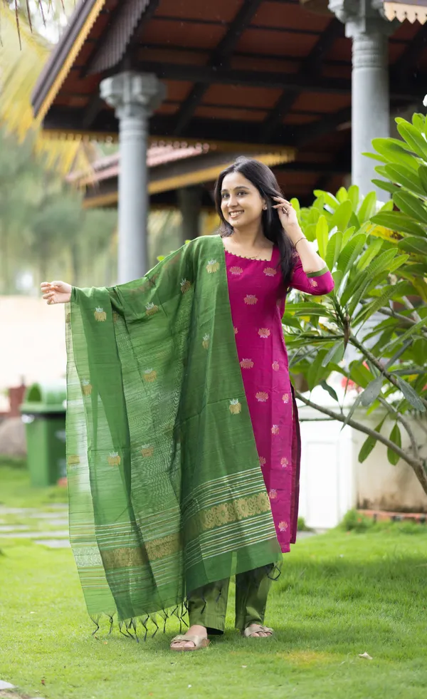 Elegant_Magenta_&_Green_Handloom_Cotton_Kurta_Set_with_Printed_Dupatta