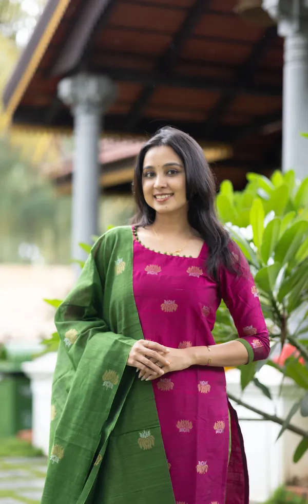 Elegant_Magenta_&_Green_Handloom_Cotton_Kurta_Set_with_Printed_Dupatta