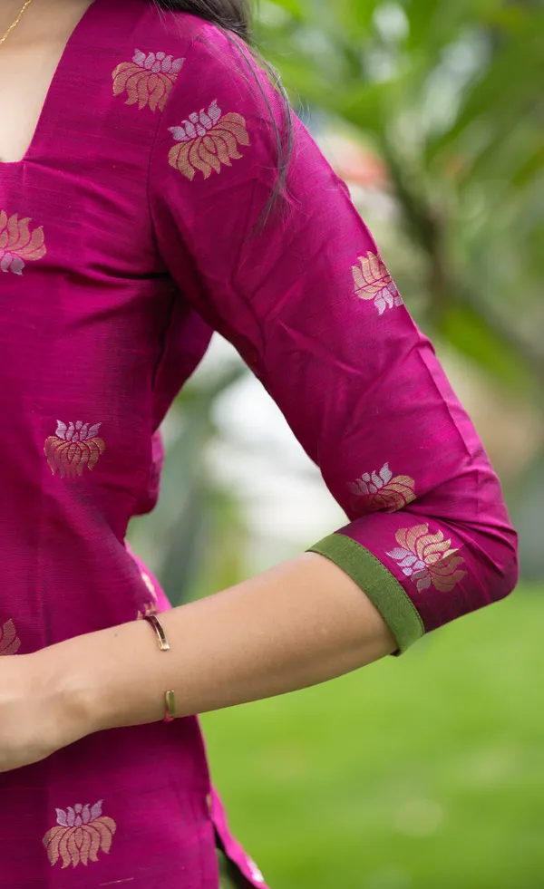 Elegant_Magenta_&_Green_Handloom_Cotton_Kurta_Set_with_Printed_Dupatta