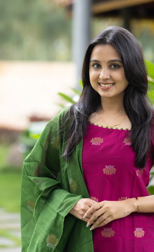 Elegant_Magenta_&_Green_Handloom_Cotton_Kurta_Set_with_Printed_Dupatta