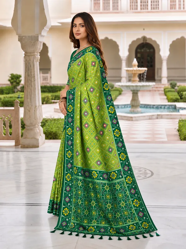 Elegant_Parrot_Green_Patola-Inspired_Printed_Saree_with_Contrast_Border