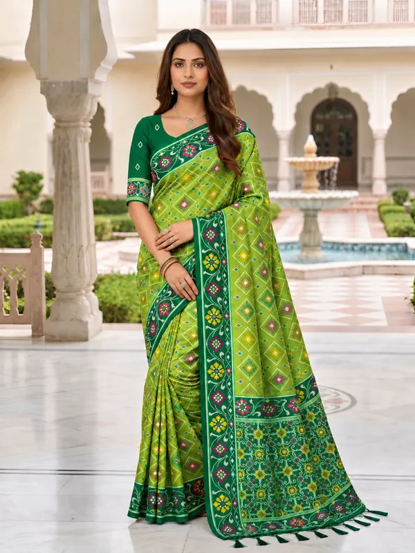 Elegant_Parrot_Green_Patola-Inspired_Printed_Saree_with_Contrast_Border