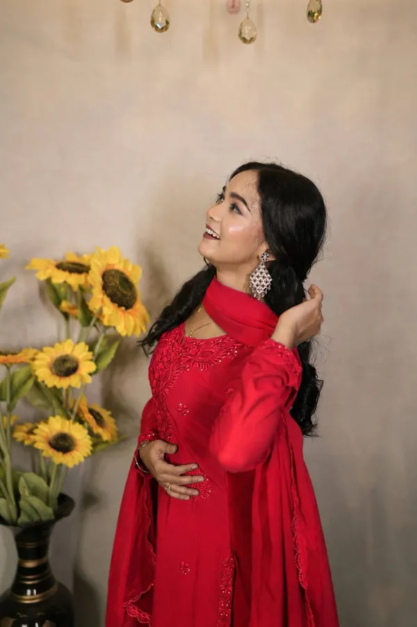 Elegant_Red_Embroidered_Georgette_Chikankari_Kurta_Set_with_Dupatta