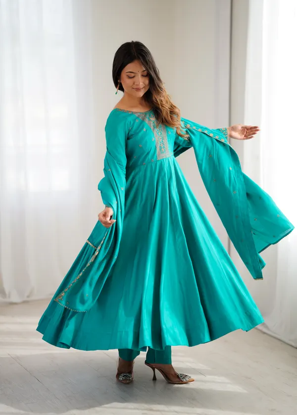 Elegant_Teal_Blue_Embroidered_Anarkali_Suit_Set_with_Dupatta