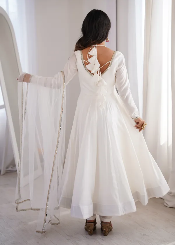 Elegant_White_Anarkali_Suit_Set_with_V-Neckline