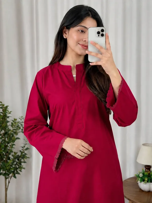 Magenta_Straight_Kurti_with_Off-White_Heart_Print_Pants_Set