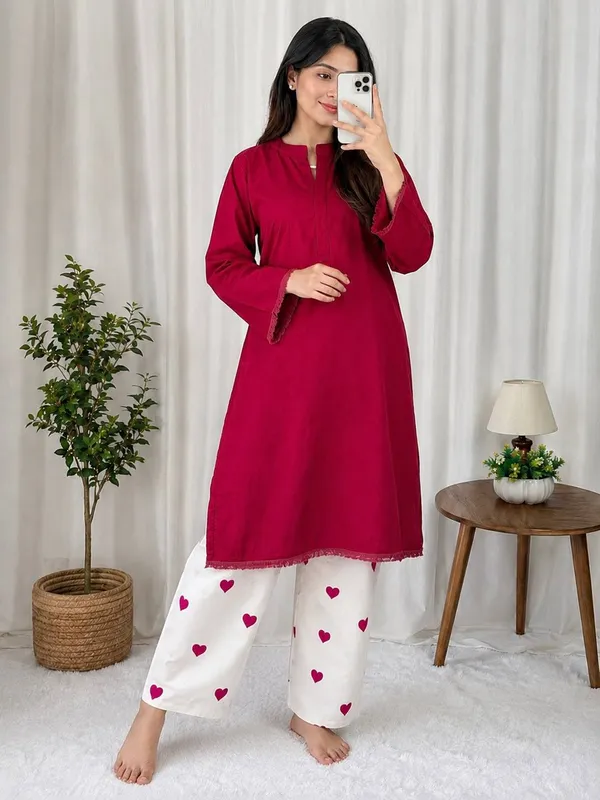 Magenta_Straight_Kurti_with_Off-White_Heart_Print_Pants_Set