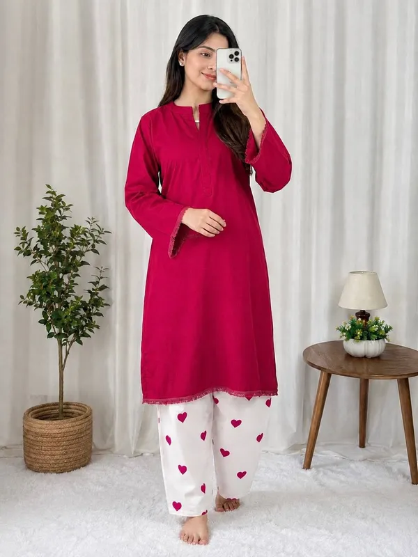 Magenta_Straight_Kurti_with_Off-White_Heart_Print_Pants_Set