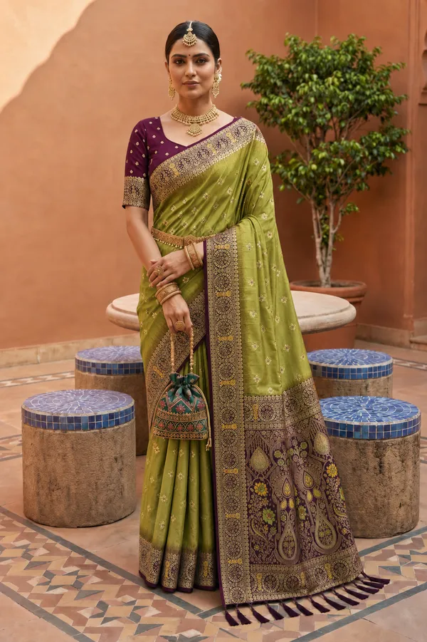 Mehendi_Designer_Banarasi_Saree_with_Intricate_Traditional_Border