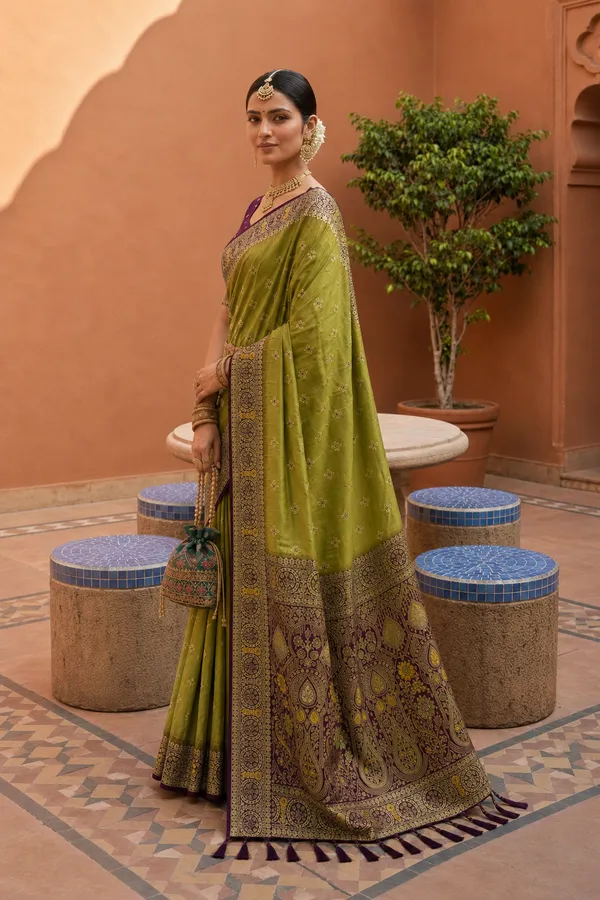 Mehendi_Designer_Banarasi_Saree_with_Intricate_Traditional_Border