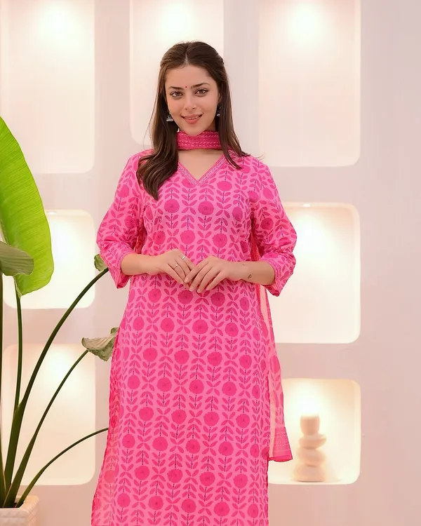 Pink_Floral_Printed_Rayon_Slub_Fabric_Salwar_Suit_Set_with_Dupatta
