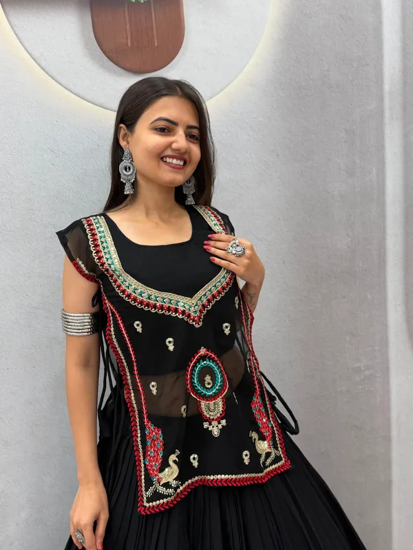 Traditional_Black_Navratri_Chaniya_Choli_Set_with_Heavy_Embroidered_strug