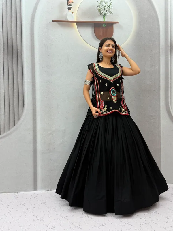 Traditional_Black_Navratri_Chaniya_Choli_Set_with_Heavy_Embroidered_strug