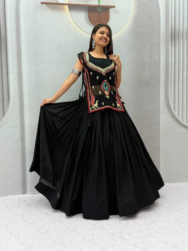 Traditional_Black_Navratri_Chaniya_Choli_Set_with_Heavy_Embroidered_strug