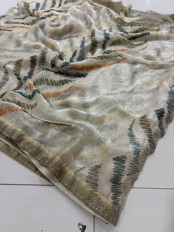 Off-White_Silk_Metallic_Saree_For_Women