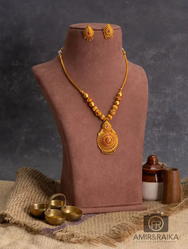Gold_Stainless_Steel_Traditional_Beaded_Pendant_Necklace_Set_With_Earrings_For_Women