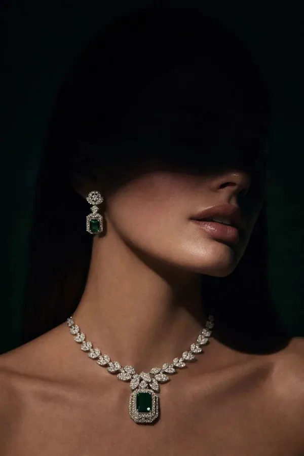 Gold_Stainless_Steel_Emerald_Floral_Diamond_Necklace_Set_For_Women